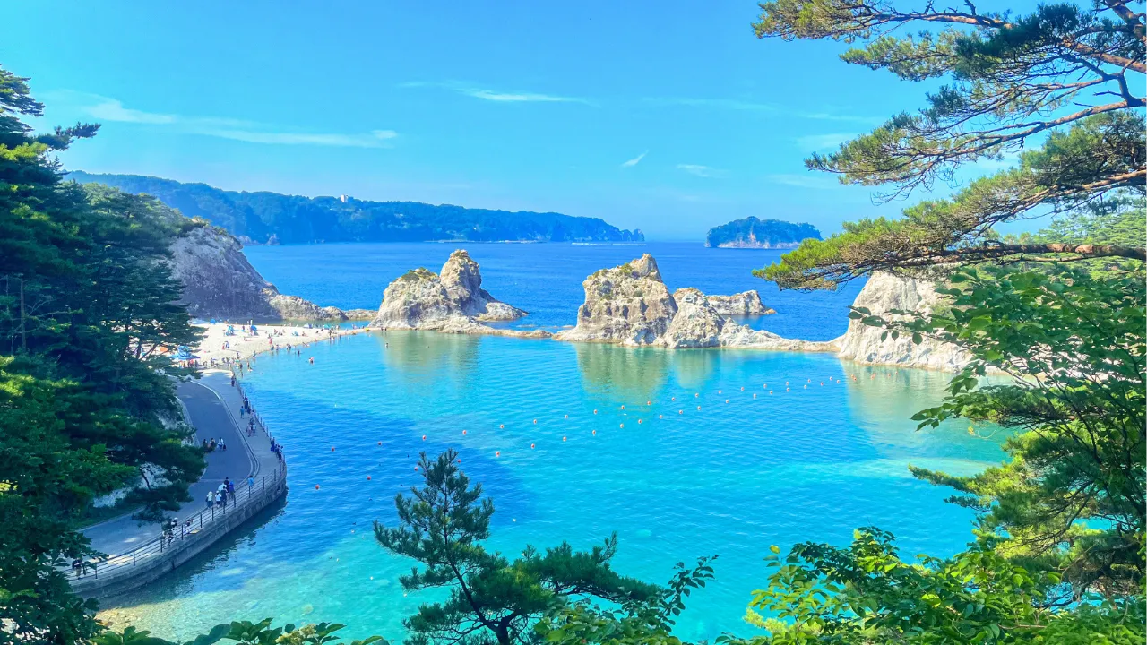 海と空が織りなす絶景を求めて。心ときめく夏の旅へ