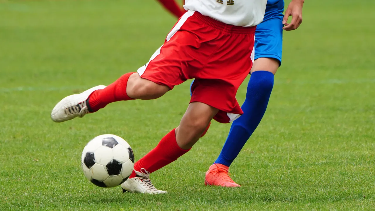 見た目だけじゃない、スポーツ中の不快感から考えるメンズ脱毛