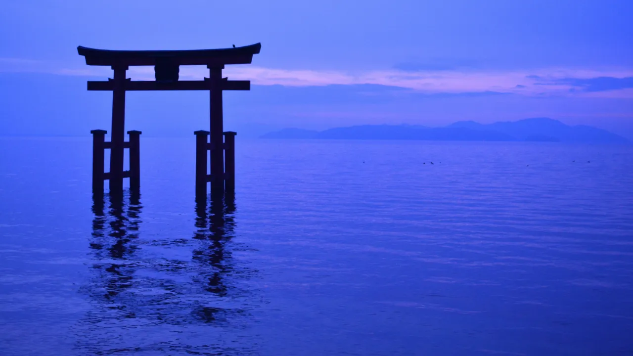 心ほどける場所へ。絶景と静けさに癒される神社デート