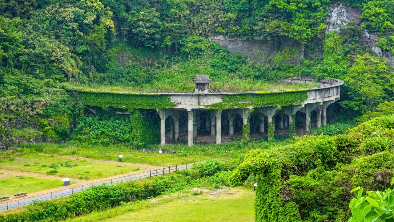 一歩踏み入れたら別世界。まるでジブリな絶景スポットへ