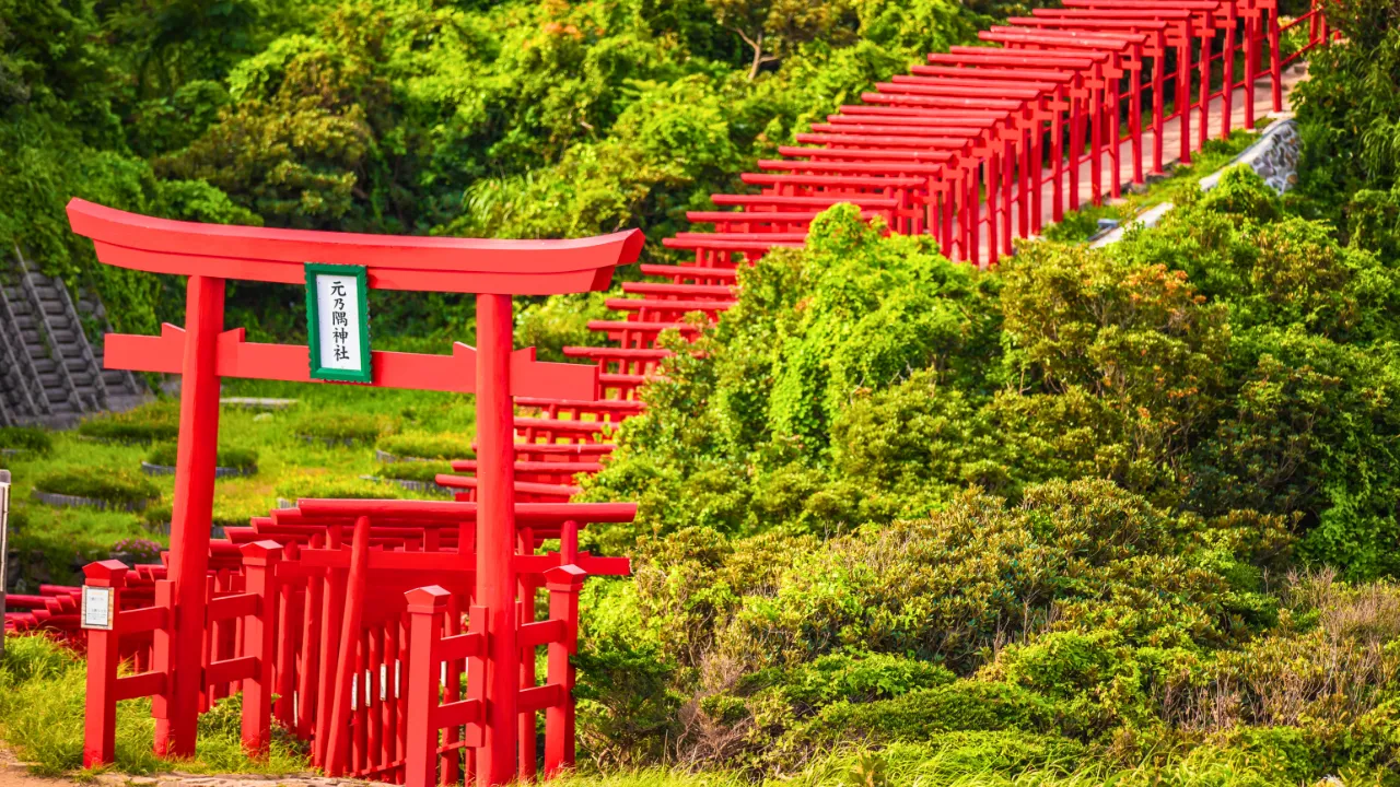 心ほどける場所へ。絶景と静けさに癒される神社デート