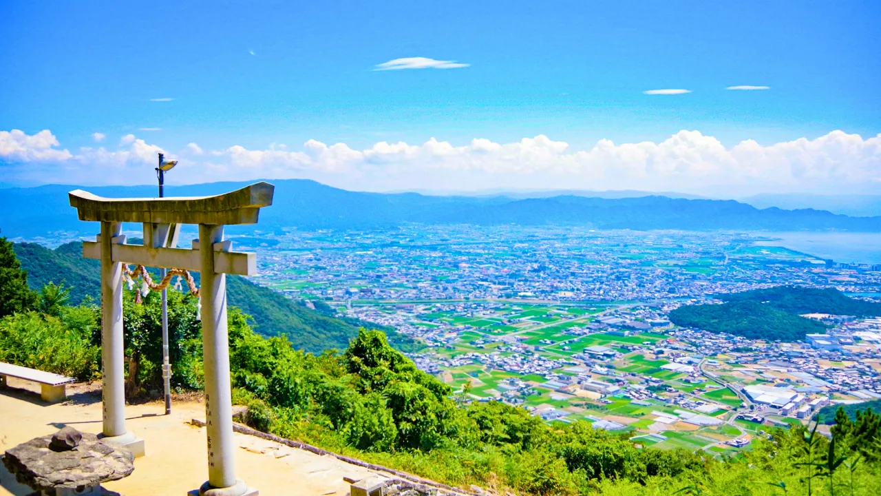 心ほどける場所へ。絶景と静けさに癒される神社デート