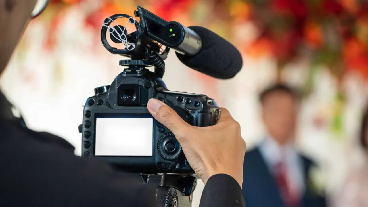 採用・会社紹介動画はどこに頼む？会社選びで迷う企業が知っておきたい選び方