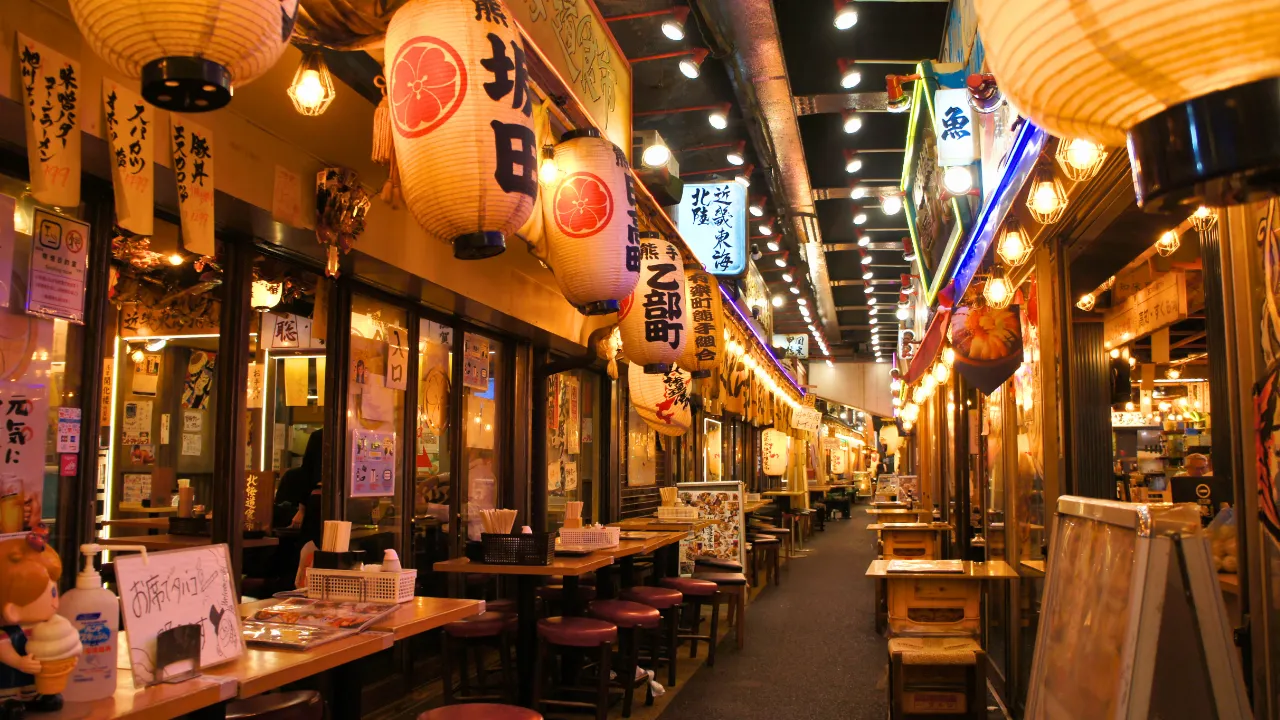 気取らない夜が、ちょうどいい。ふたりで巡る東京横丁デート。